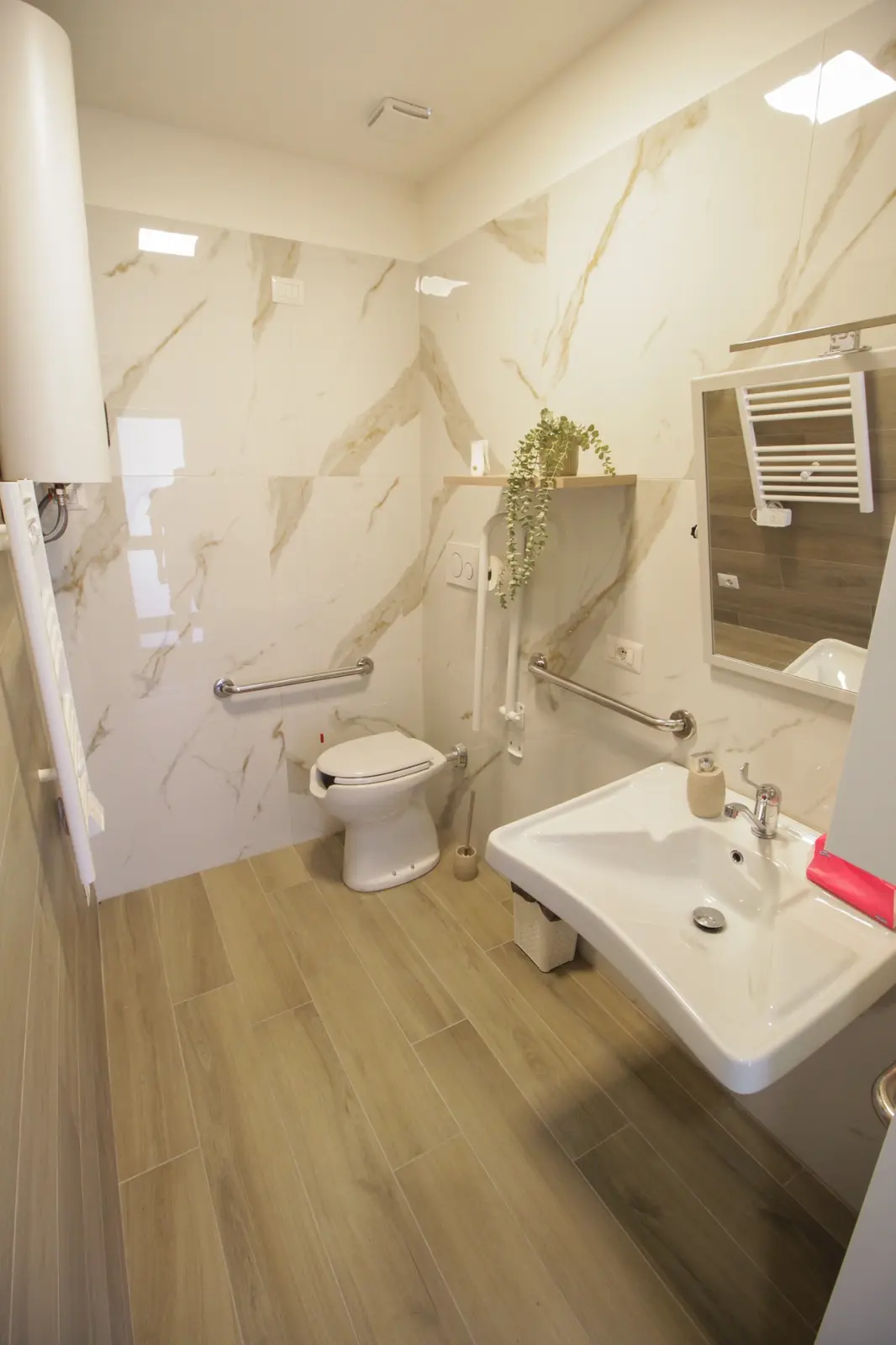 Bagno accessibile del centro Kinesis, privo di barriere architettoniche